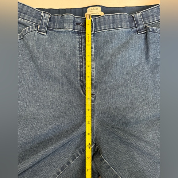 L.L. BEAN CAPRI 18W. CLASSIC FIT. MEDIUM RISE BLUE DENIM CAPRIS. FLEX WAIST. - Picture 7 of 12